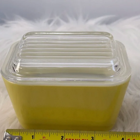 Antique Primary Yellow Glass Pyrex Storage Container - Picture 6 of 8
